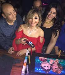 تداول نشطاء عبر موقع التواصل الاجتماعى فيسبوك صورة نادرة للإعلامي عمرو اديب وزوجته لميس الحديدى في بداية زواجهما. Ù„Ù…ÙŠØ³ Ø§Ù„Ø­Ø¯ÙŠØ¯ÙŠ ØªØ´Ø¹Ù„ Ø­ÙÙ„ Ø¹ÙŠØ¯ Ù…ÙŠÙ„Ø§Ø¯Ù‡Ø§ Ø¨ÙˆØµÙ„Ø© Ø±Ù‚Øµ Ù…Ø¹ Ø¹Ù…Ø±Ùˆ Ø£Ø¯ÙŠØ¨ ÙÙŠØ¯ÙŠÙˆ Ù…Ø³Ø±Ø¨
