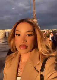 Direct to Paris 🎯🏹 Good morning and good Sunday my Family ❤️💛 #Mel🐚🌹