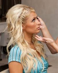 There's no excuse to wear your hair in a top knot or ponytail every day. Beautiful Half Up Hairstyle With Partial Braids Hair Styles Hair Waves Hair