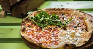 Pizza Maison Pate Fine En 2020 Avec Images Pizza Maison Pate A Pizza Fine Pate A Pizza