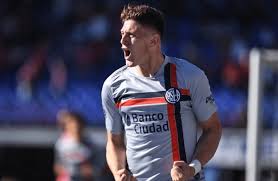 Gaich had youth spells with unión bengolea, sportivo chazón, atenas and atlético pascanas, prior to joining san lorenzo in 2014. Adolfo Gaich