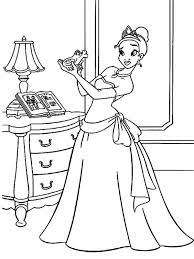 Poti tipari gratuit oricate fise de colorat iti doresti din orice categorie adaugata si poti oferi copilului tau desene de colorat. Desene Cu Printesele Disney De Colorat PlanÈ™e È™i Imagini De Colorat Cu PrinÈ›esele Disney