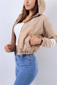 79 95 Tl Beli Lastikli Bej Bayan Yagmurluk 17763b Modamizbir Yagmurluk Mankenler Bej
