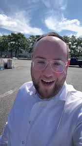 Eli Halperin's Instagram, Twitter & Facebook