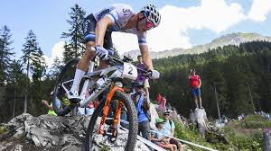 Fortnite, dat wereldwijd razendpopulair is, is naast fietsen zo ongeveer de favoriete bezigheid van van der poel, die er volgens de telegraaf zelfs over nadacht om aan het wereldkampioenschap van het spel. Nieuwe Mountainbikekalender Stelt Van Der Poel Voor Dilemma Nos