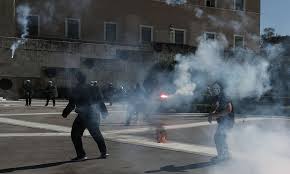 Μαζικό ήταν και το τρίτο κατά σειρά εκπαιδευτικό συλλαλητήριο ενόψει της ψήφισης αύριο του νομοσχεδίου που φέρνει αλλαγές σε πανελλαδικές και. Epeisodia Kai Xhmika Sto Ma8htiko Syllalhthrio Kleisto To Syntagma Fosonline