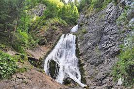 Satul rachitele este si locul de nastere al fostului premier emil boc, actual primar al municipiului cluj napoca. Cascada VÄlul Miresei O FrumuseÅ£e MirificÄ A Apusenilor Gazeta De Nord Vest