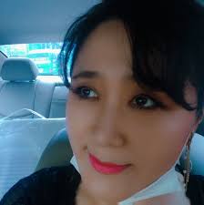 윤석열이 파면되었다> 홍장원 차장과 나는 지금 웃고 있다, 38년 전 홍차장의 육사 졸업식에서처럼. 진입하던 군을 맨몸으로 막아내고  사악한 대통령을 파면시켜 주신 한국에 계신 국민들께 감사드릴 따름입니다. 역시, 홍차장의 말대로, '대한민국은 국민이 위대한