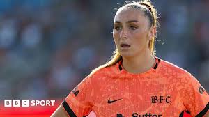Mulheres da Inglaterra: Kiera Barry é convocada pela primeira vez após a lesão de Freya Godfrey