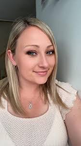 Aimee Phillips's Instagram, Twitter & Facebook