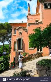 La Maison De Gaudi Maintenant Un Musee Casa Museu Gaudi Ou Antonio Gaudi Vivaient Dans Le Parc Guell Barcelone Espagne Photo Stock Alamy