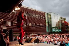 De leader van de avondetappe 2020 werd op zondag 6 september 2020 in zijn geheel uitgevoerd in zwolle. Who Is Ellen Ten Damme Dating Ellen Ten Damme Boyfriend Husband