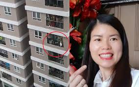 Bản thân anh cũng bị bong gân tay. Xhhay7smqsxwom