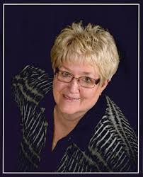 Lucy Neff's Instagram, Twitter & Facebook