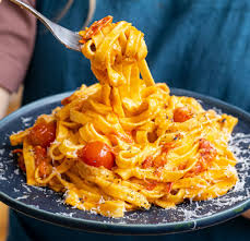 Thankfully there are some recipes that satisfy both the devil and angel on your shoulders—they're easy but look like you slaved away for hours in the kitchen. Three Recipes To Impress Your Guests At Your First Dinner Party Sawa