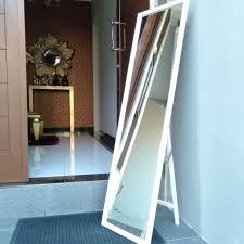 Memang cermin sesaje dekat 1 dinding tadi. Jual Standing Mirror Kaca Berdiri Cermin Berdiri Cermin Rias Jakarta Selatan Hendramall21 Tokopedia