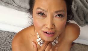 ПОРНО -- ЕЙ 70 -- ТАЙСКАЯ БАБКА ЕБЁТСЯ С ТРИДЦАТИЛЕТНИМ ИЗВРАЩЕНЦЕМ -- gilf  porn granny -- Mandy Thai