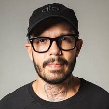 Simon Caceres (@simonCaceres)