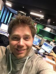 De R10 Selfie Wedstrijd! Maak een selfie met op de achtergrond je radio!  Waar luister jij Radio 10? Plaats je foto hieronder! Groet, Stoet!