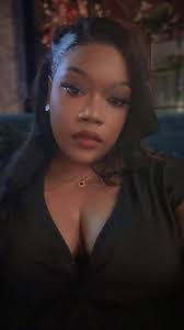 Shonda Yates's Instagram, Twitter & Facebook