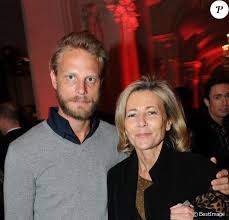 1 octobre 2020 non classifié(e) la même année, claire chazal tombe dans les bras d'un homme plus jeune qu'elle, arnaud lemaire, présentateur télé de l'émission l'amour est aveugle. Claire Chazal Toujours Proche D Arnaud Lemaire Elle Repond Purepeople