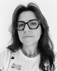 Prazer sou Silvia Andrade Aguiar, arquiteta à frente de Silvia Aguiar  Arquitetura. Me formei em 1993 em arquitetura pela faculdade Belas Artes de  São Paulo. Comecei minha vida profissional fazendo projetos de