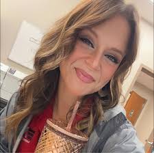 Which gym in Enterprise offers a more welcoming environment for a newcomer?