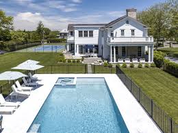 Most Expensive Homes In The Hamptons For A Christmas Filled With Warmth Westhampton Beach Sale House Expensive Houses