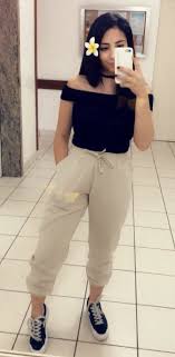 Calça Moletom Com Listra Do Lado Calca Estilo Jogger Em Linho Com Elastico Na Cintura E Nos Tornozelos E Bolso Com Detalhe Quadrad Looks Tumblr Feminino Looks Com Calca Moletom Looks Femininos
