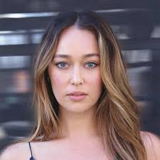 Alycia Debnam-Carey Moves
