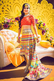 10 Trending Mehndi Outfits For Brides Online With Images Buy Lehenga Choli Online In 2020 Mehendi Outfits Mehndi Outfit Bride Clothes
