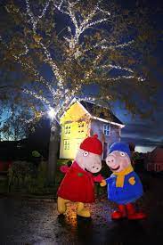 Peppa And George Outside Peppa S House In Peppa Pig World At Christmas Time Https Paultonspark Co Uk Attractio Christmas Wonderland Peppa Pig World Peppa Pig