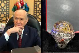 Bahceli Ayasofya Yuzugu Ile Poz Verdi Independent Turkce