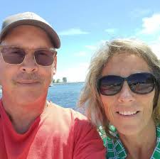 Homemade ice pack for knee pain relief