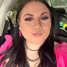 Are there bars in Conroe showing Love Island?