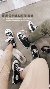 Ada beberapa sepatu converse all star. Pin Oleh Subahn Jp Di Vans Addict Model Pakaian Remaja Fotografi Fotografi Kreatif
