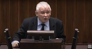 Kaczyński and his identical twin, jarosław, were sons of rajmund kaczyński, a soldier who fought the german occupation of poland, and his wife, jadwiga, who taught polish linguistics and served in a literary research institute. Kaczynski Zostanie Odowlany