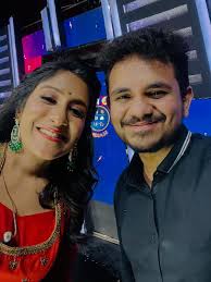 A picture with our CEO @girish.mathrubootham . The Freshworks Music Band ❤️  #freshworks #office #workplace #ceo #g #thalaivar #musicband #refresh