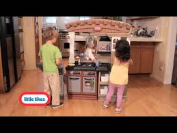 Little Tikes Grillin Grand Kitchen Youtube Vintage little tikes kitchen including the oven/stove/microwave/sink and the refrigerator. little tikes grillin grand kitchen