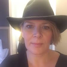 Someone mentioned a couple of weeks ago that they were a hair dresser and  were opening a up a shop or business in Langholm some time soon, does  anyone know who it