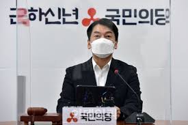 하지만 데뷔 때부터 발목을 잡아 왔던 '7년 전 사건'으로 인해 하루하루가 순탄치만은 않은데. Kwakln Wghfxdm