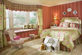A bay window is a type of window those stripe curtains gives such a cosy feel to the entire bedroom. Bedroom With Bay Window Whaciendobuenasmigas