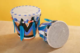 Basteln Mit Kindern Kostenlose Bastelvorlage Selbst Gebastelte Musikinstrumente Blumentopf Trommel Bast Trommel Basteln Trommeln Basteln Instrumente Basteln