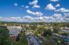 Prices for hotels and flights will be most expensive during these months, though you can save if you purchase well in weather is too cold this time of year in blue ridge to be enjoyable for warm weather travelers. Getaway Guide To Georgia S Blue Ridge Updated 2021