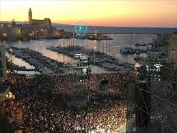 La città salentina è la location principale di questa edizione ma, nel corso della varie puntate, sono previsti. Trani Battiti Live 2020 Anche Trani Tra Le Citta Della 18 Edizione