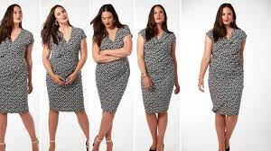 Des femmes rondes défilent en lingerie devant la tour eiffel contre les diktats de la mode. Fermeture De Ms Mode Les Femmes Rondes Vident Leur Sac