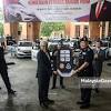 Kementerian dalam negeri berada di bawah dan bertanggung jawab kepada presiden. 1