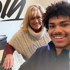 Thank you to PWHS alumni Bonnie Pappas, Billy Garbacz, Drew Factor, and Leo  Kelly for hosting interns this past school year! If you'd like to help PW  students figure out their next