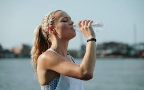 Also, our water intake calculator tells you how much water in bottles you should drink a day based on your weight (kg or lbs). How Water Weight Affects Weight Loss Weight Loss Myfitnesspal