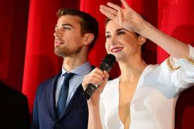 Shailene woodley doesn't care much about her future husband's throwing ability, but her dog is absolutely crazy about having an nfl star playmate. Grosses Schlemmen Beim Re Opening Von Haagen Dazs Mit Franziska Knuppe